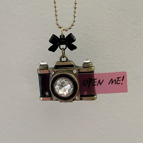BRAND NEW Betsy Johnson Camera Necklace - Picture 4 of 4